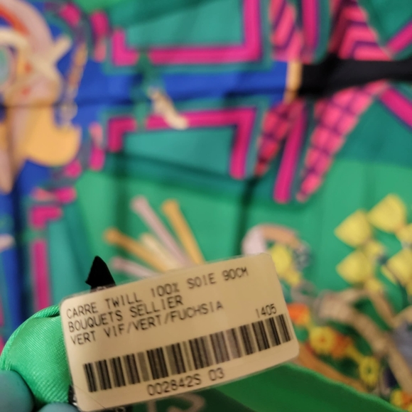 Hermes Bouquets Sellier Scarf 100%Silk - Picture 5 of 6